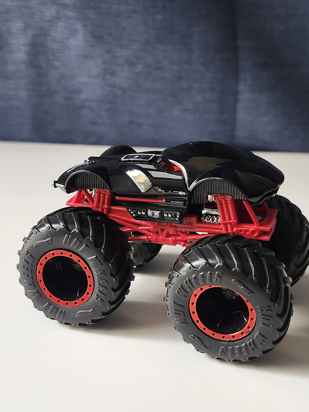 1:64 Hot Wheels ©LFL Lucasfilm Ltd. Star Wars Darth Vader Monster Truck-Thailand
